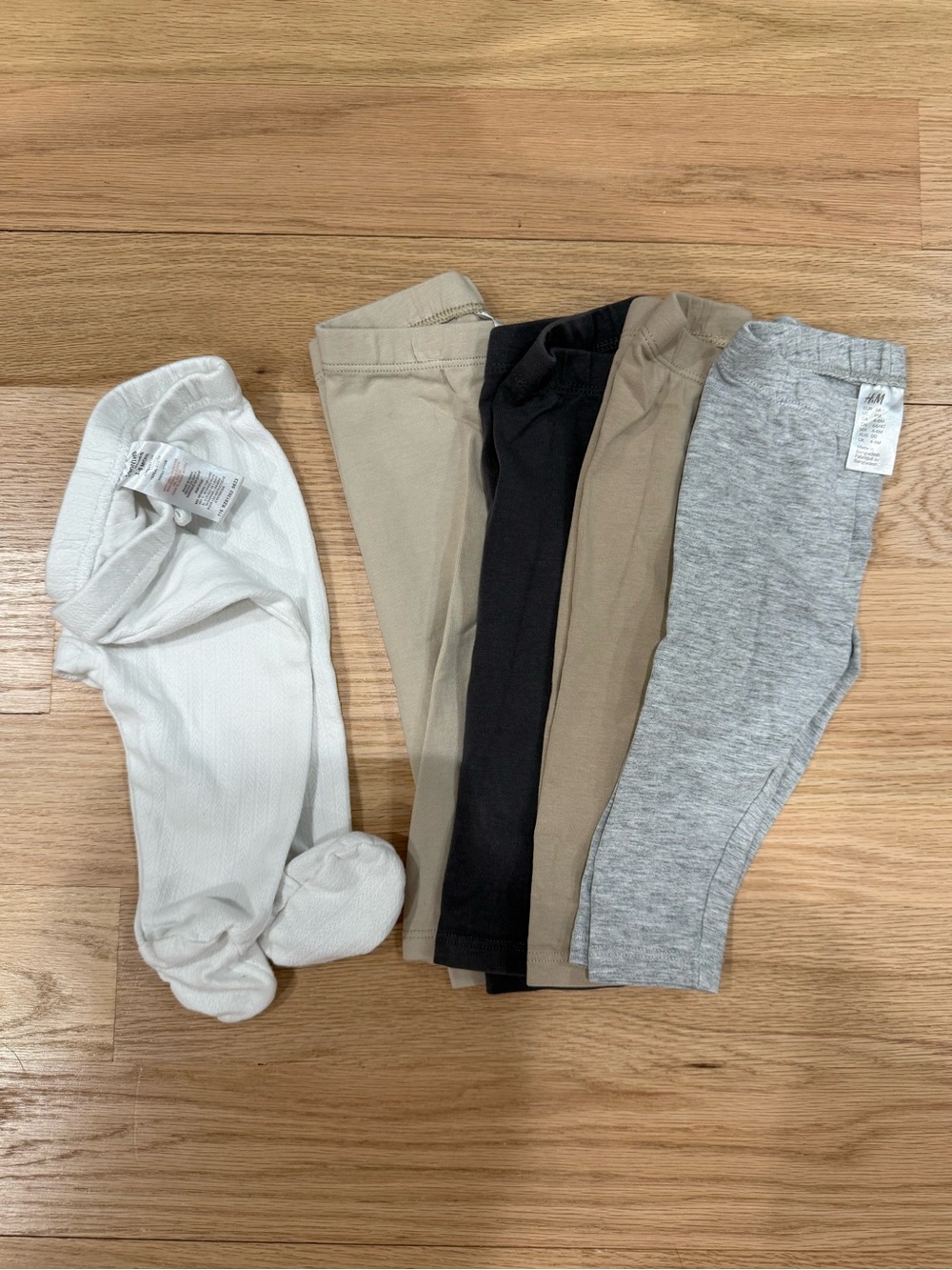 Set of 5 gender neutral Baby One-Piece Bodysuits & leggings - 3-6mo - Picture 3 of 6